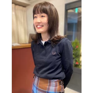 外ハネミディアム　顔周りレイヤーカット　アッシュベージュ