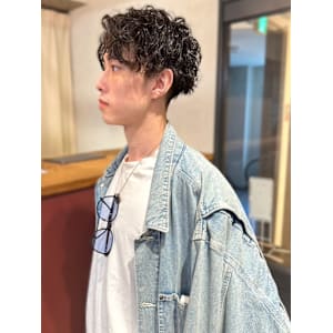 ツイストスパイラルパーマ　マッシュショートヘア　10代20代