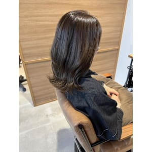 カーキブラウン