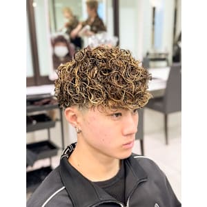 スペインカールハイライトフェードスパイラルパーマ