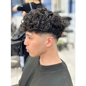 短めスペインカールツーブロック刈り上げ