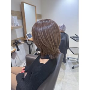 白髪ぼかしハイライトカラー30代40代50代ブルーグレージュ - Mira by KENJE【ミラバイケンジ】掲載中