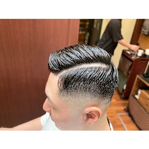 MEN`Sスキンフェードミドルハードパートラインアップスタイ