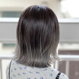 【グラデーションカラー×ぱっつんボブ】グレー系／透明感