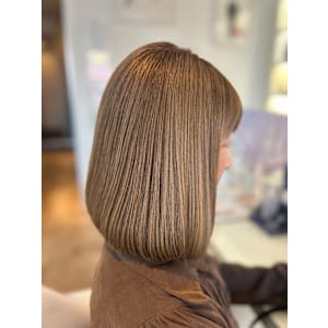 極細ハイライトボブヘア