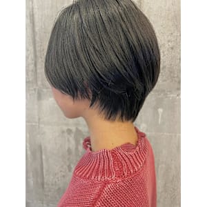黒髪／ショートヘア