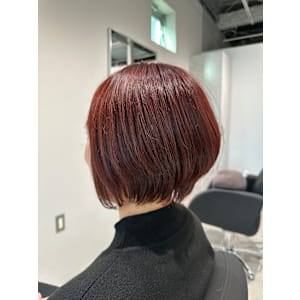 暖色系カラーで艶髪に！骨格カバーのショートボブ