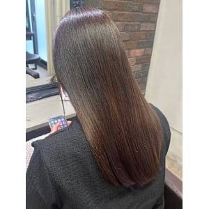髪質改善　マロンベージュ　艶髪　ロングヘア　ストレート