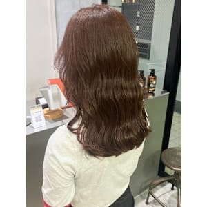 ベージュカラー　ウェーブ巻き　セミロング 髪質改善カラー