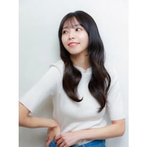 韓国風くびれレイヤースタイル×透明感ネビージュカラー