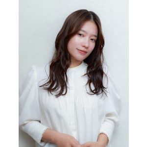 長めバング×透明感ネビージュカラー