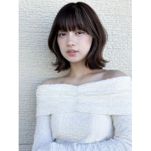 くびレイヤー前髪あり大人可愛いモテ髪20代30代こなれミディ