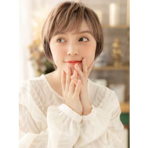 ハイライトカラーオン眉小顔こなれショート　細目ハイライト