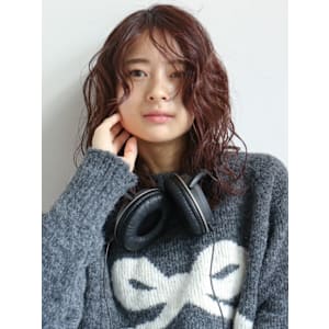 ニュアンスパーマ　ベージュカラー　顔周りアレンジ　セミロング