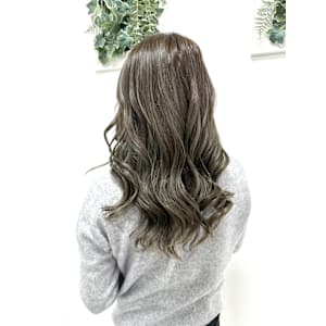 ハイライト＋アッシュ系カラー