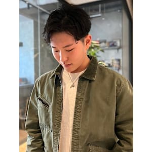 ツーブロック　毛流れパーマ　センターパート　ビジネスパーマ