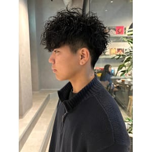 ツイストスパイラルパーマ　束感　強めパーマ　ソフトリーゼント