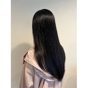 自然な仕上がりのプレミアム縮毛矯正