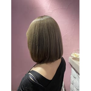 オリーブベージュ