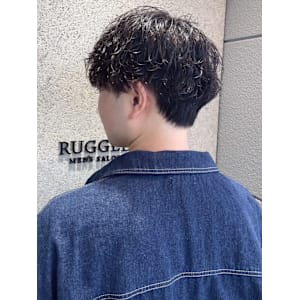 波巻きパーマ　黒髪ショートマッシュ　束感　20代30代