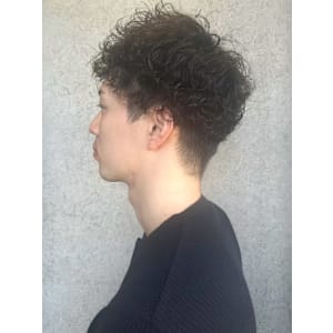スパイラルパーマ　ハードパーマ　ツーブロックマッシュ