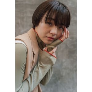 暗髪マッシュショート