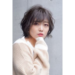 ナチュラルで大人可愛いショート