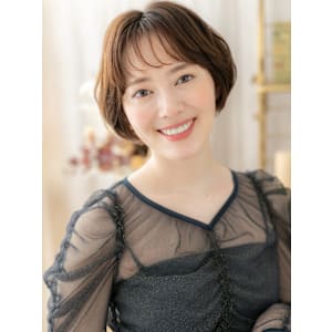 個性的シースルーぱっつん前髪フェミニンボブ　フェザーショート