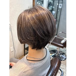 【松戸ブル】ショートボブ×ホワイトハイライト