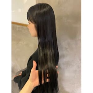 ナチュラルなストレートヘア○ 吉永晶美【acala吉祥寺】