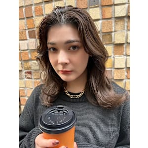 センターパートハイライトレイヤーカット*Zina梅田