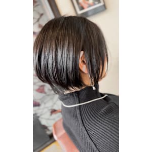 ショートボブ×グレージュカラー