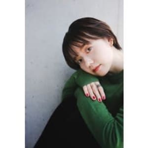 横顔美人！男性にも人気のある骨格補正の小顔ショート