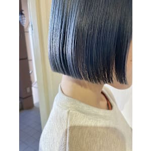 ネイビーカラー×ミニボブ