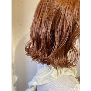 オレンジカラー×肩ラインボブ