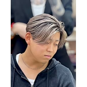 欧風バレイヤージュ/刈り上げセンターパート