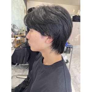 センターパートウルフ