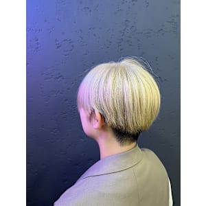 ホワイトブロンド/ケアブリーチ/池袋/池袋東口