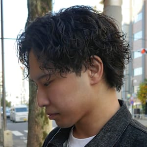 センターパートツイストスパイラルパーマ