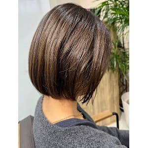 丸みショートボブ　大人ショート　内巻きぱつっとボブ