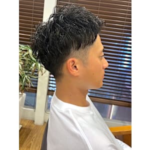 ツイストスパイラルパーマ　刈り上げショート　爽やかヘア