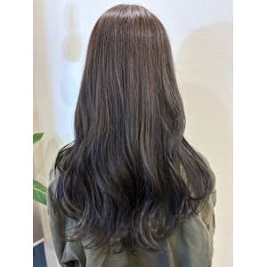 アッシュグレージュ　巻き髪ロングヘア　透明感カラー　暗髪