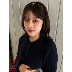 上品グレージュカラー　くびれ　カチューシャ　シースルーバング