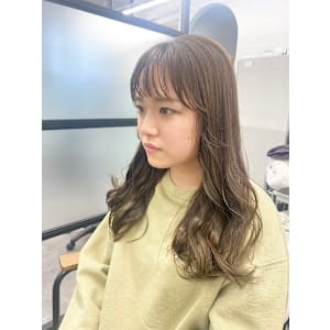 大人レイヤーナチュラルくびれヘア無造作パーマブロンドベージュ