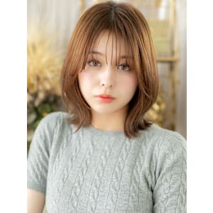 大人可愛いアプリコットオレンジ外ハネロブ　細めハイライト