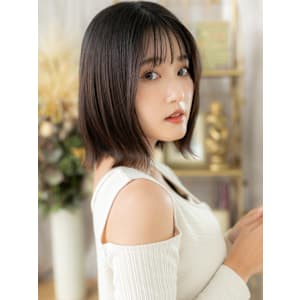 艶感ダークアッシュ切りっぱなしミディアム　姫カットレイヤー