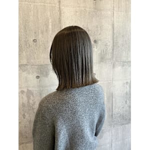 オリーブグレージュ