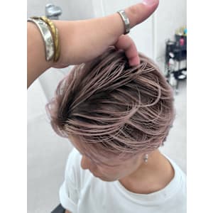 柔らかい印象のピンクバレイヤージュ