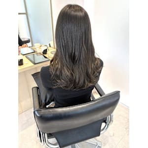 オリーブグレージュカラー