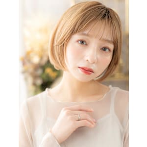 透明感シルキーベージュ小顔切りっぱなしボブ　くすみベージュ